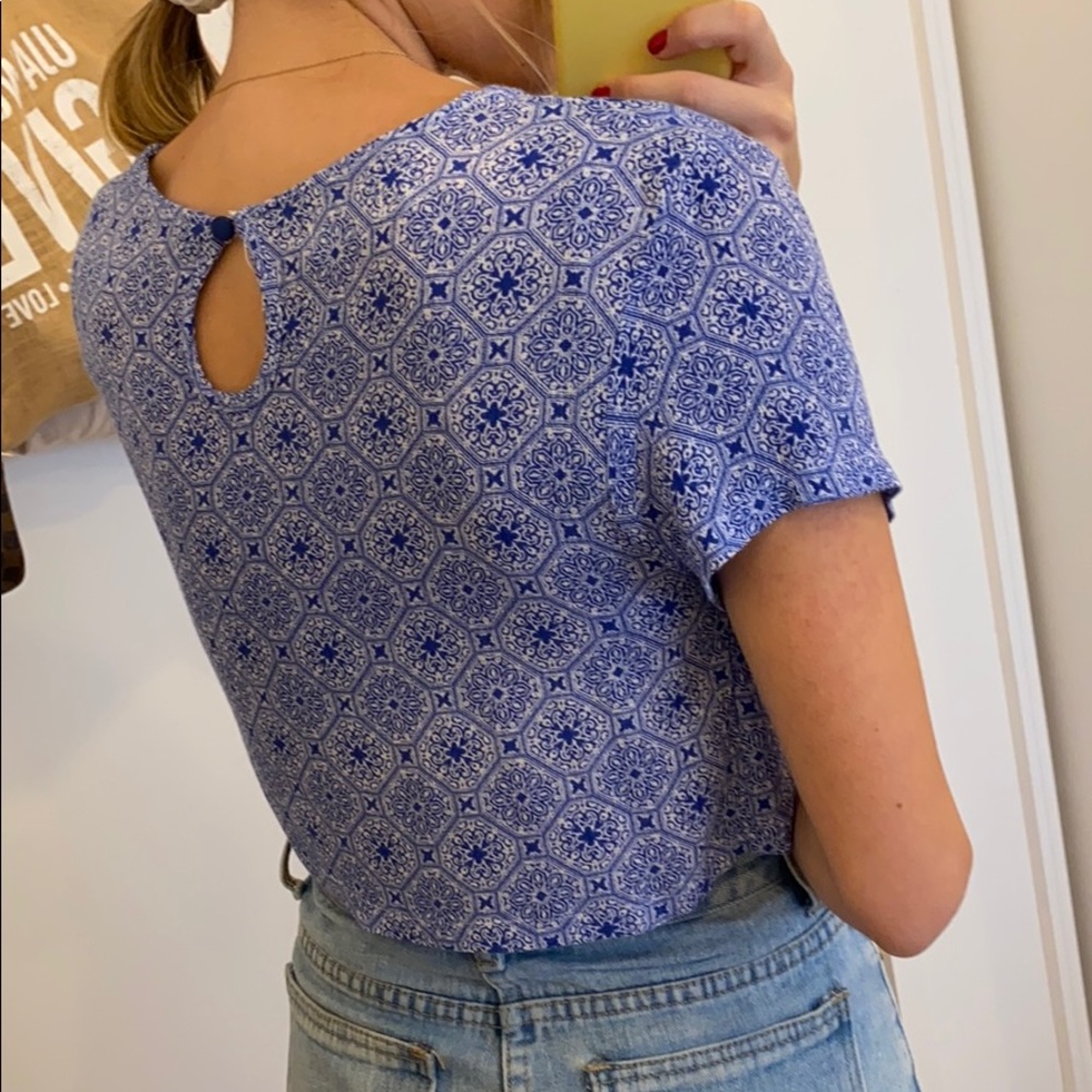 Flowy Crop Top - Picture 2 of 4